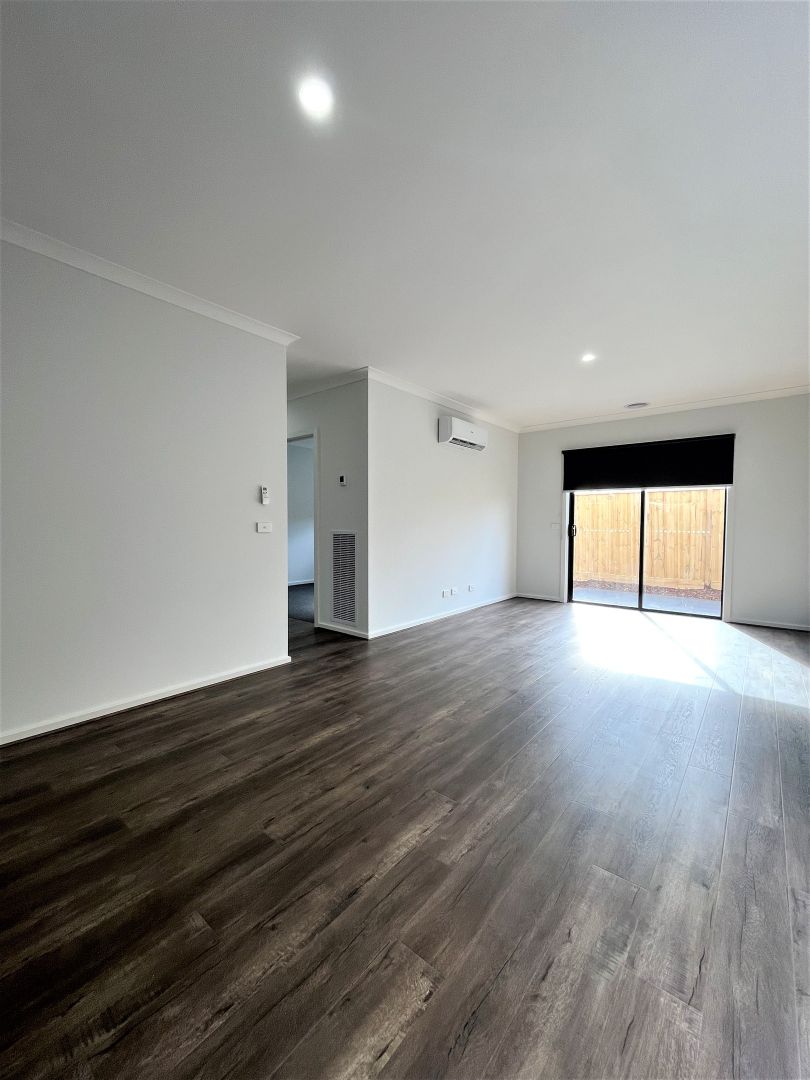 7 Staccato Terrace, Strathtulloh VIC 3338, Image 2