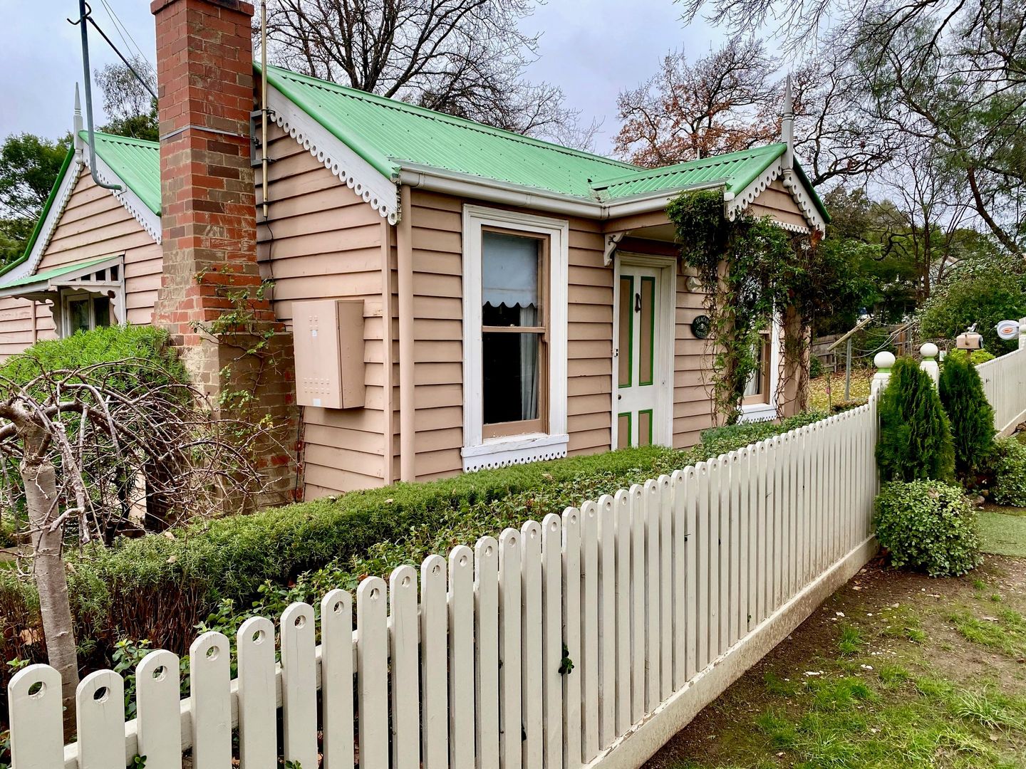 2 bedrooms House in 24 Johnstone Street CASTLEMAINE VIC, 3450