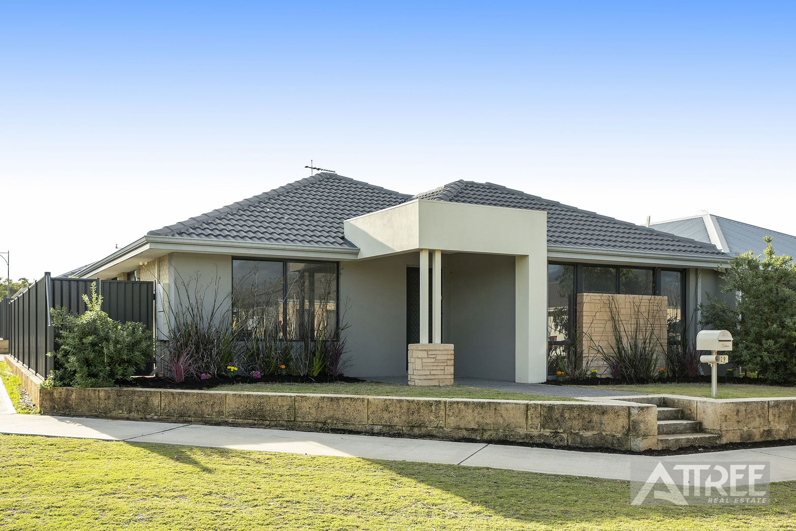 4 bedrooms House in 29 Oakbella Parade HARRISDALE WA, 6112
