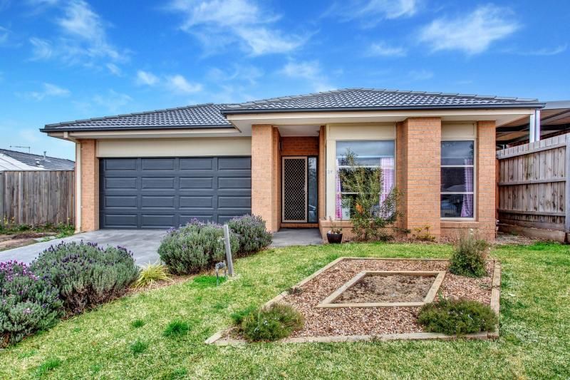 17 Retreat Crescent, Sunbury VIC 3429