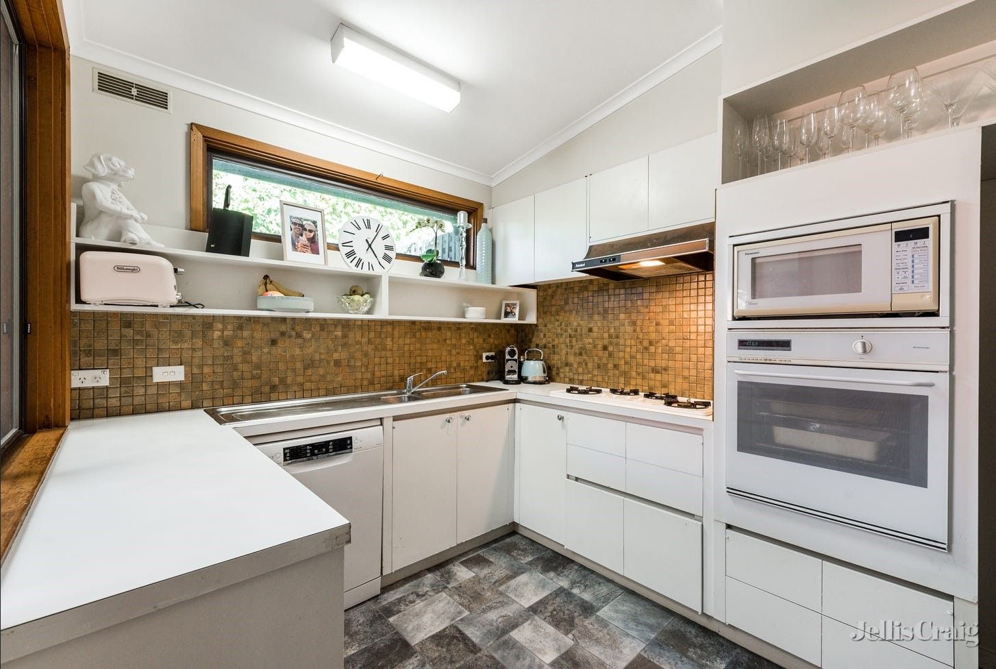 3 bedrooms Apartment / Unit / Flat in 4/12 Wellington Street BRIGHTON VIC, 3186