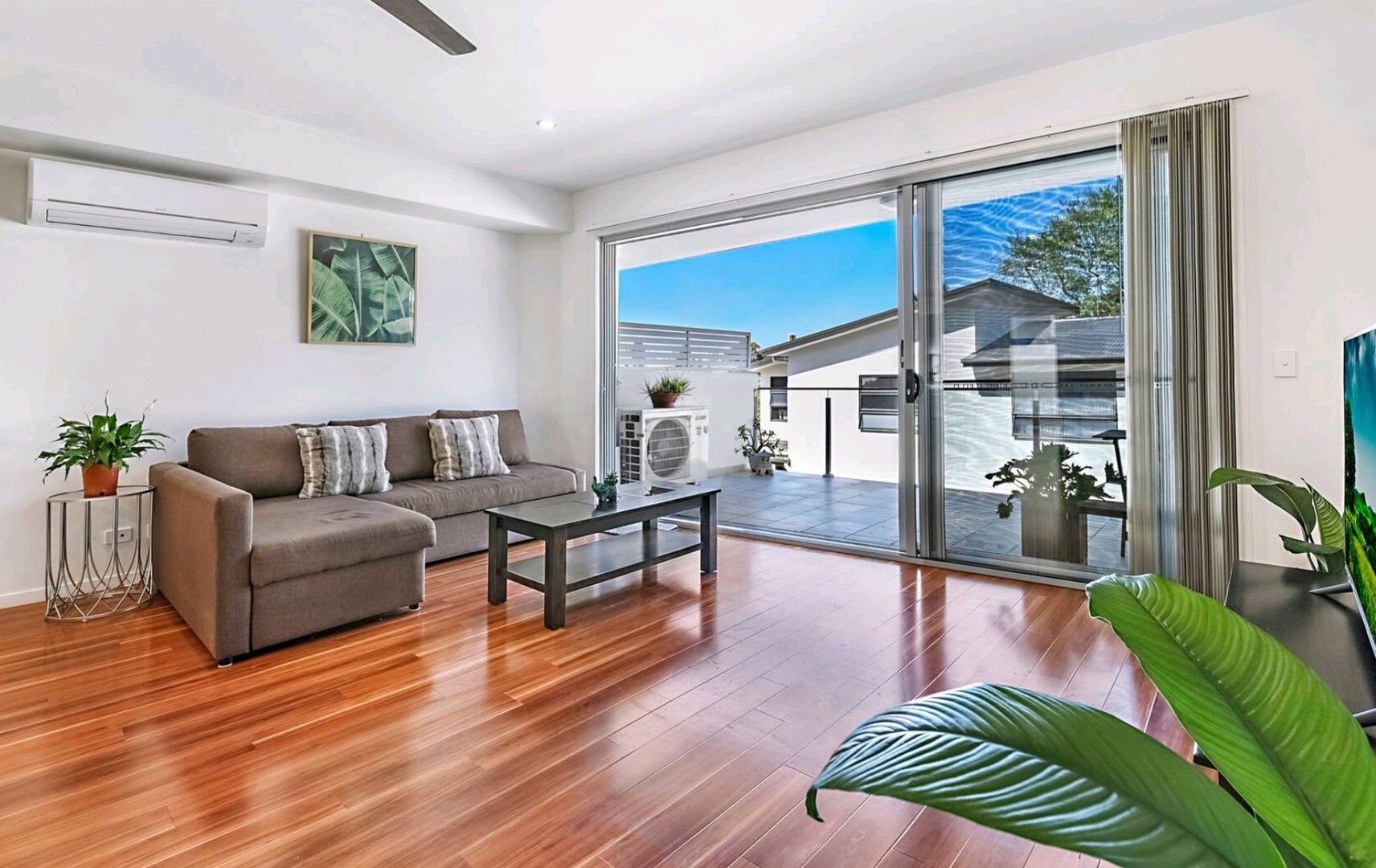 3 bedrooms Townhouse in 2/126 Eugaree Street SOUTHPORT QLD, 4215