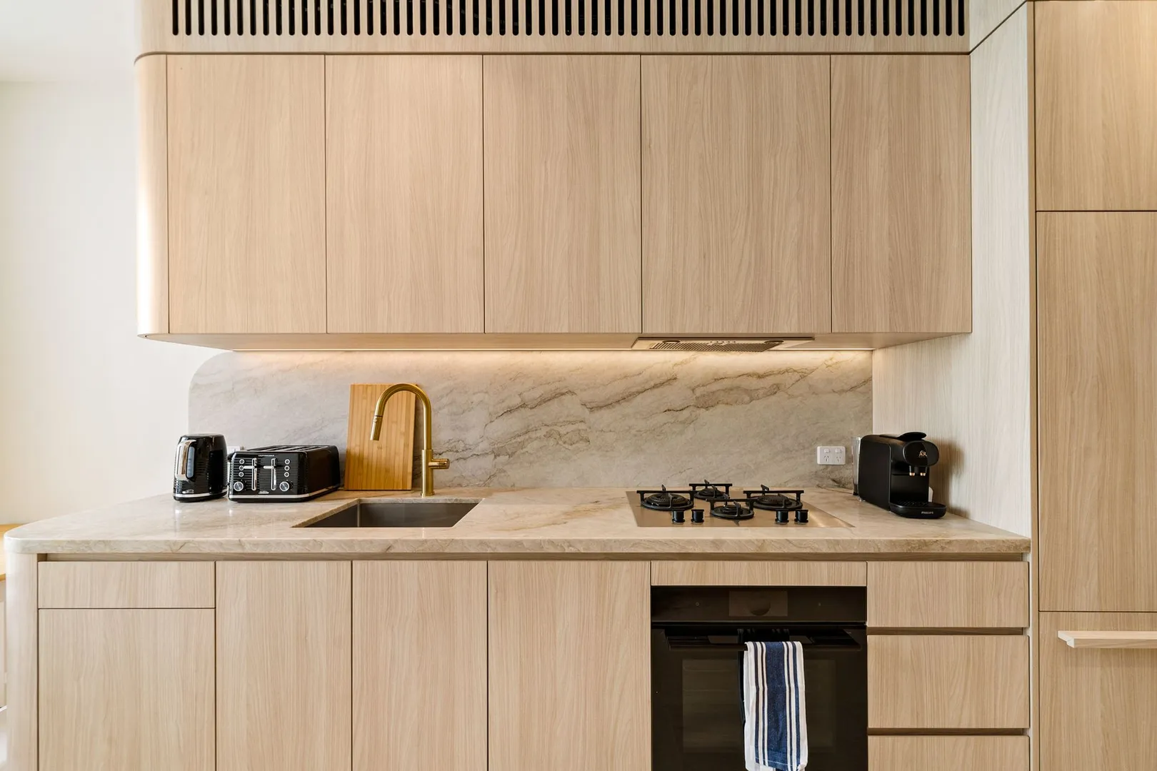 Luxury Furnished Paddington Terrace | 2 Bed + 2 Bath - Więcej
