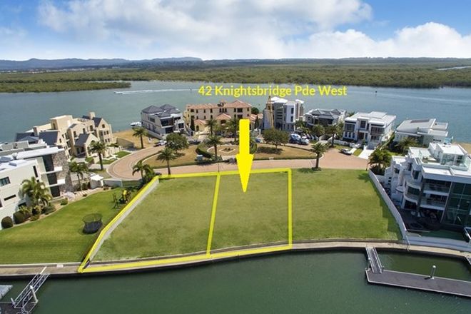 Picture of 42 Knightsbridge Parade West, PARADISE POINT QLD 4216