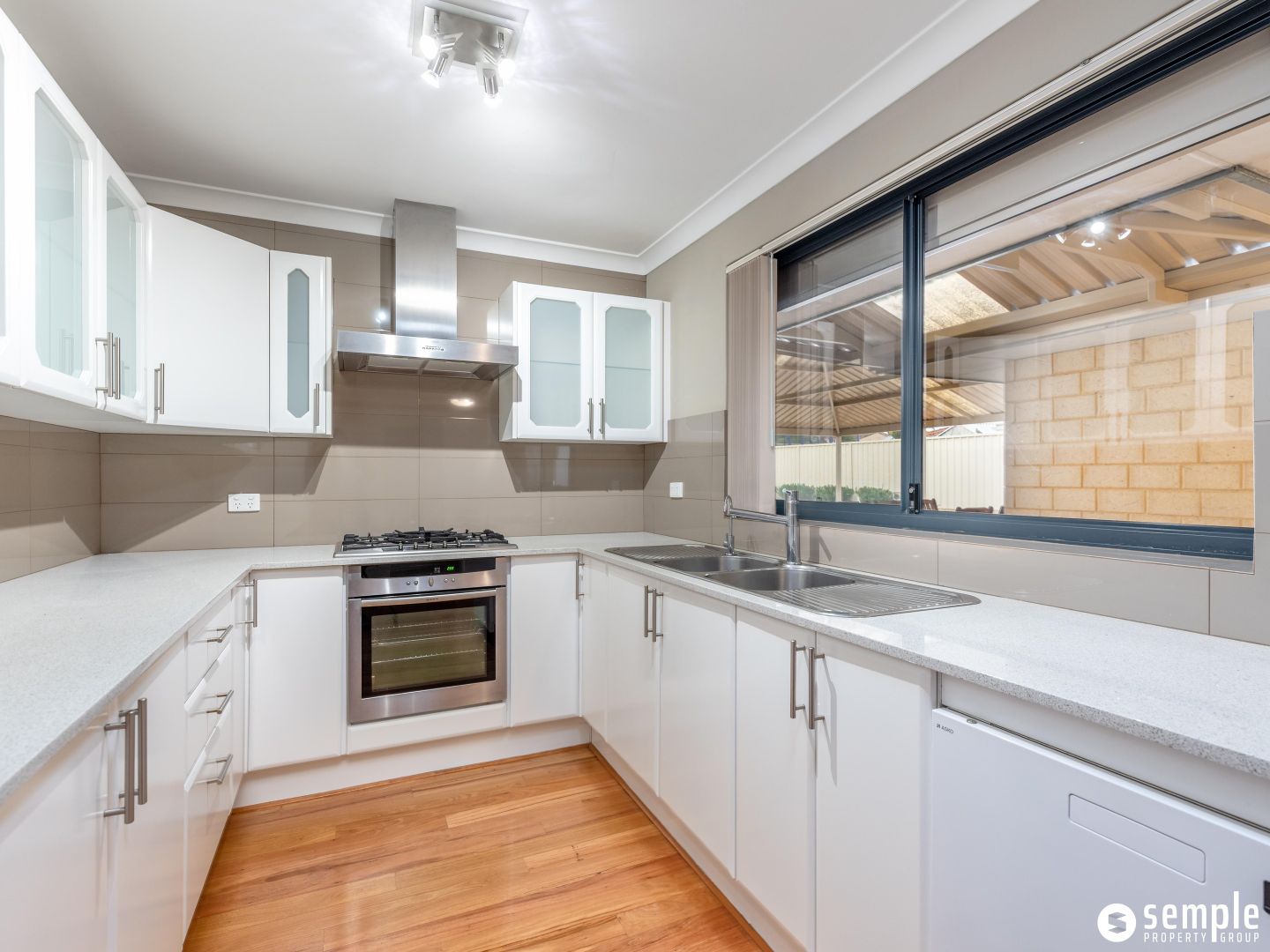 18 Kipling Street, Lake Coogee WA 6166, Image 2