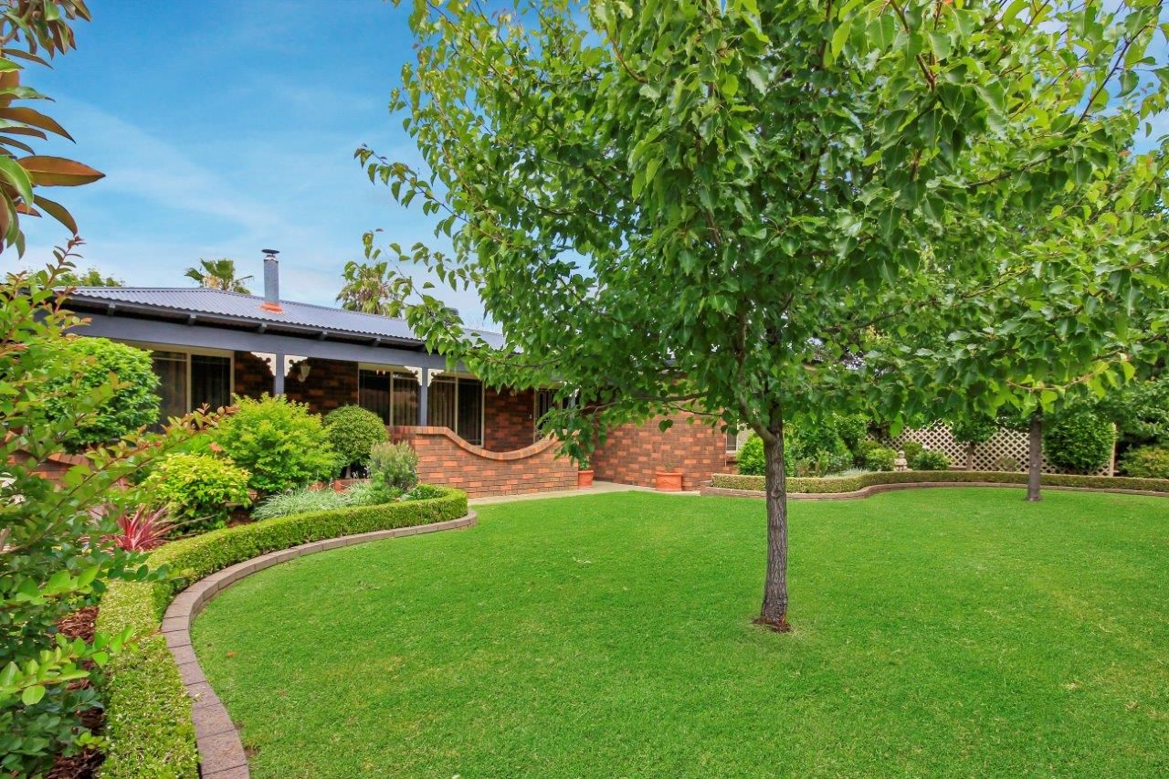 20 Warrambool Crescent, Glenfield Park NSW 2650, Image 0