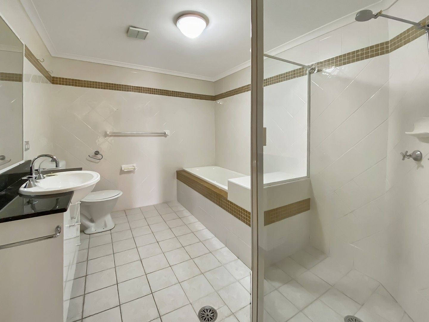 2 bedrooms Apartment / Unit / Flat in 1/8-16 William Street RYDE NSW, 2112