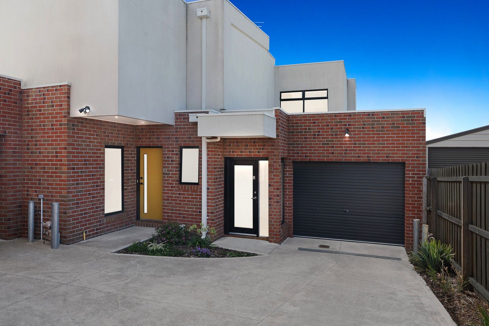 2 bedrooms Townhouse in 4/15 Sheridan Street HAMLYN HEIGHTS VIC, 3215