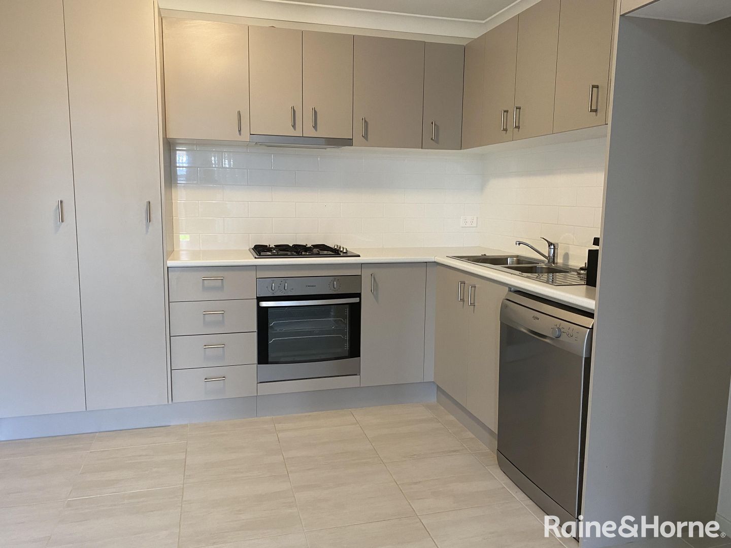 16a Mountain Ash Drive, Cooranbong NSW 2265 Apartment For Rent 425