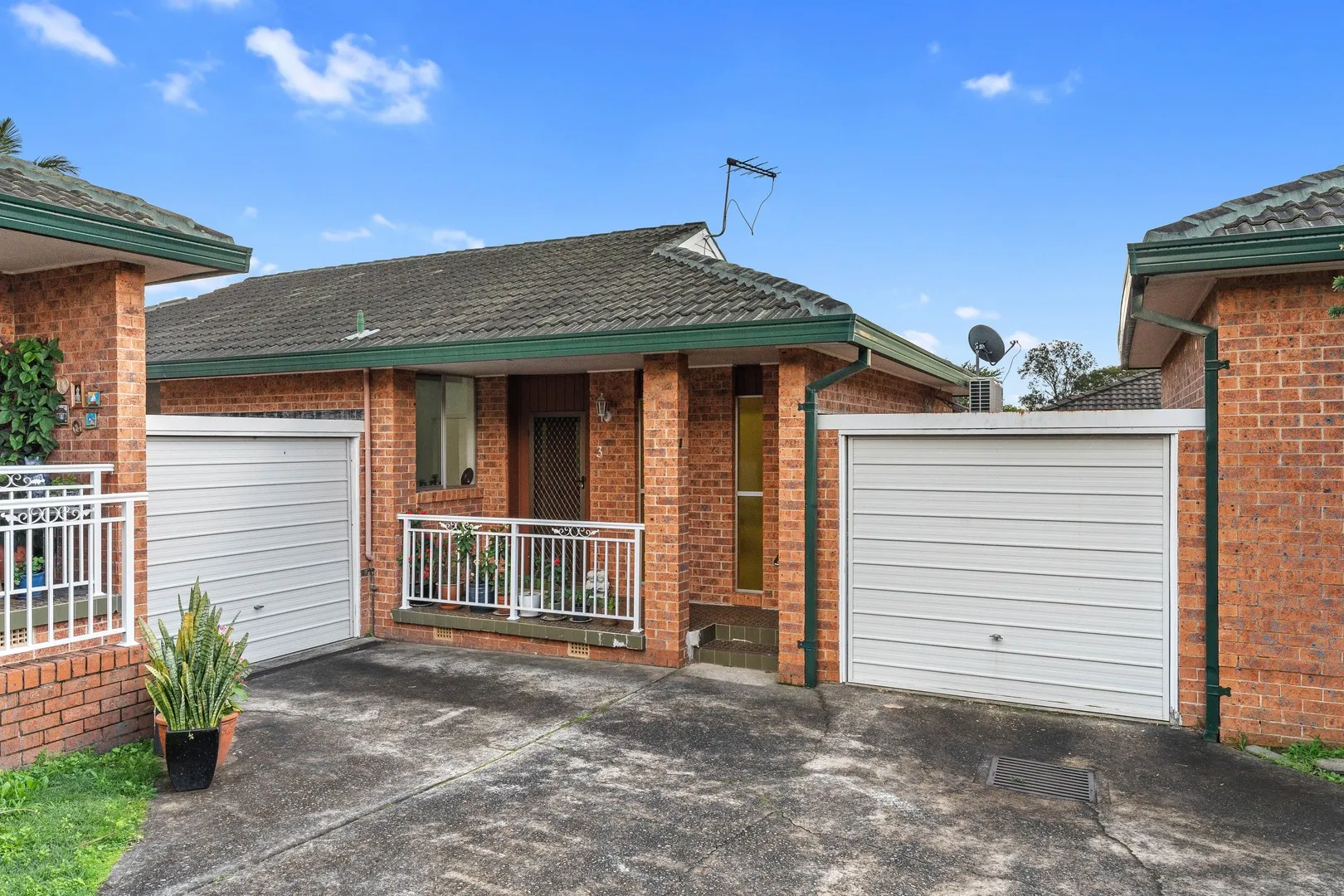 Turnkey Elegance: A Sun-Drenched, Fully Renovated Boutique Villa, Bexley
