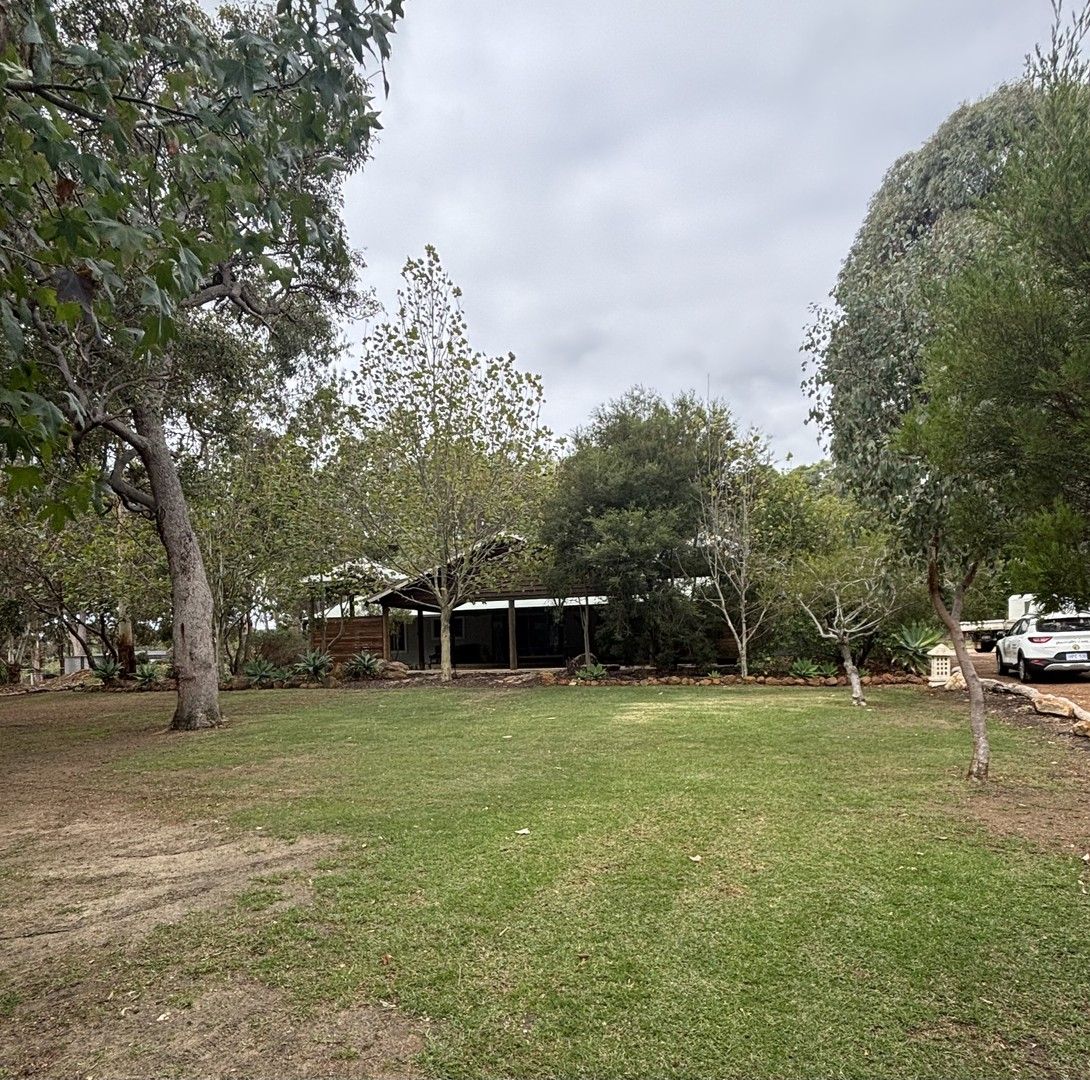 6 bedrooms House in 14 Huntington Court QUEDJINUP WA, 6281