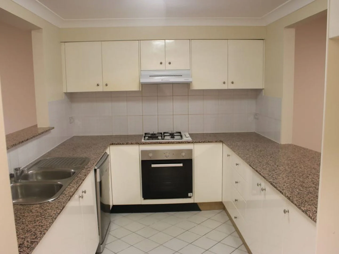 10/2 Rifle Range Rd, Northmead NSW 2152