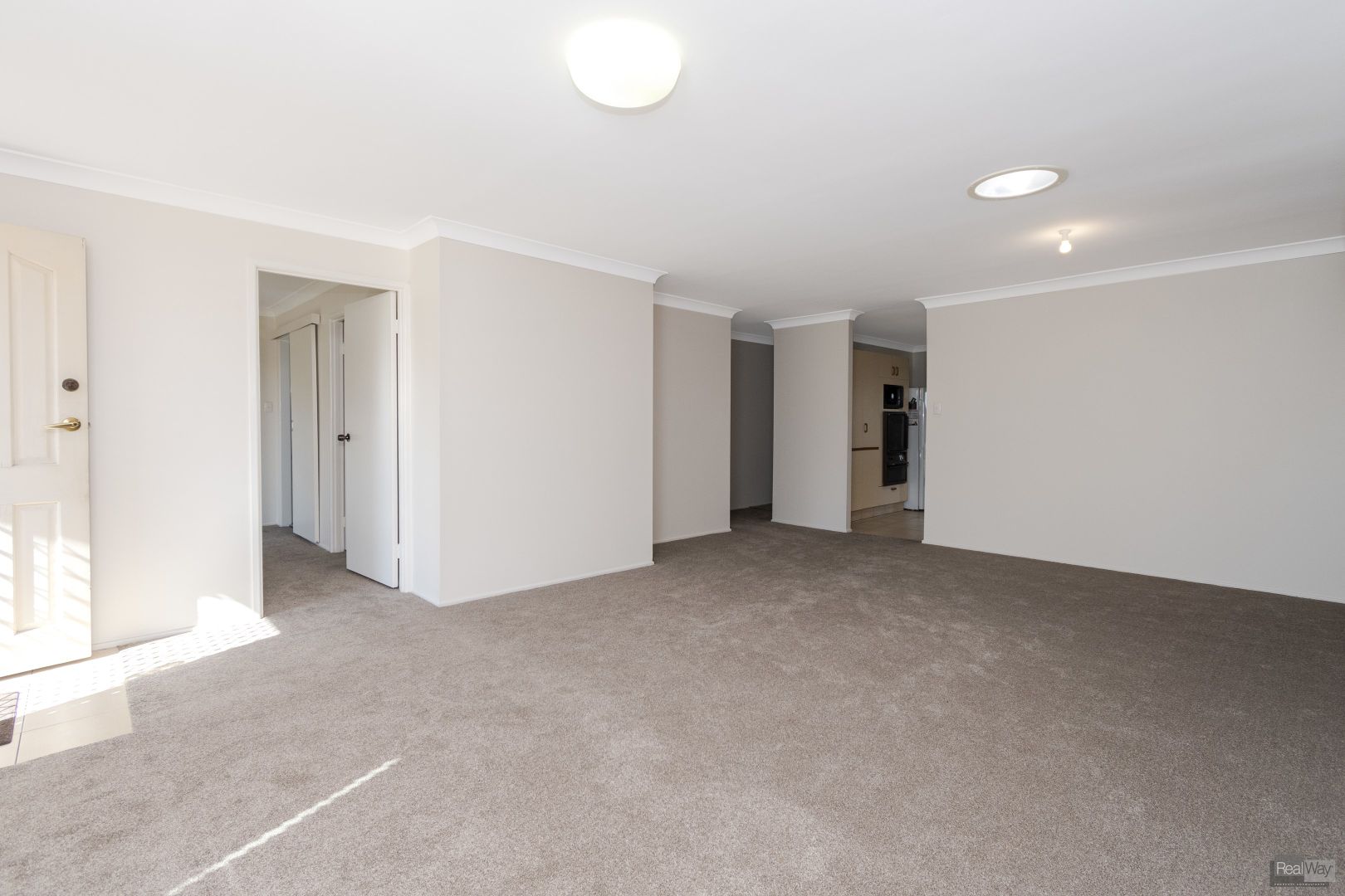 9 Wilton Court, Flinders View QLD 4305, Image 2