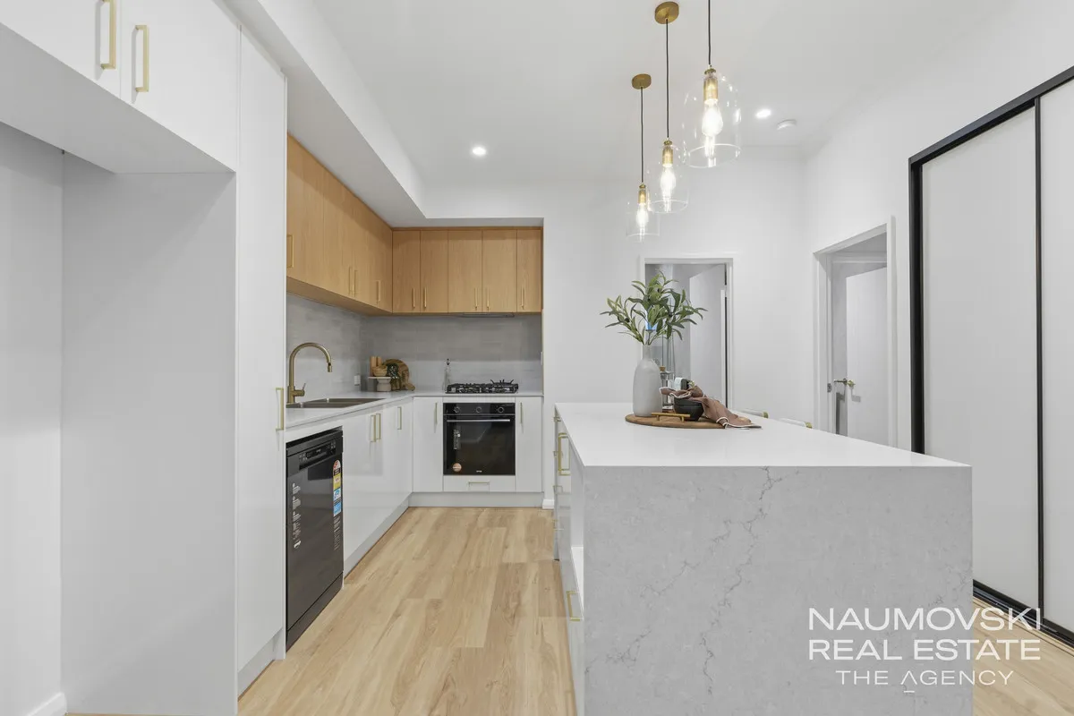 MODERN LUXURY MEETS LIFESTYLE CONVENIENCE! - View 2