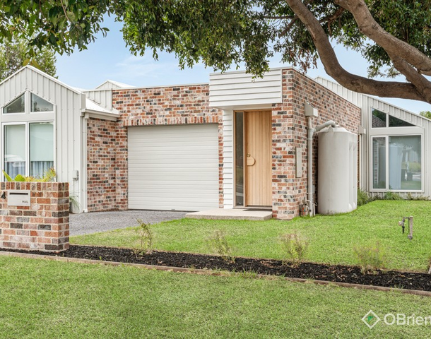 4 Barnett Avenue, Carrum Downs VIC 3201