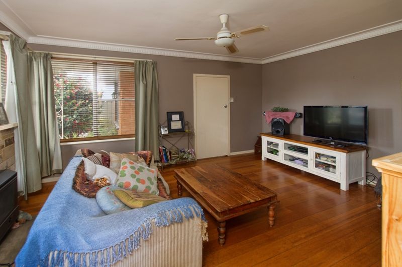 10 Anne Road, Woodend VIC 3442