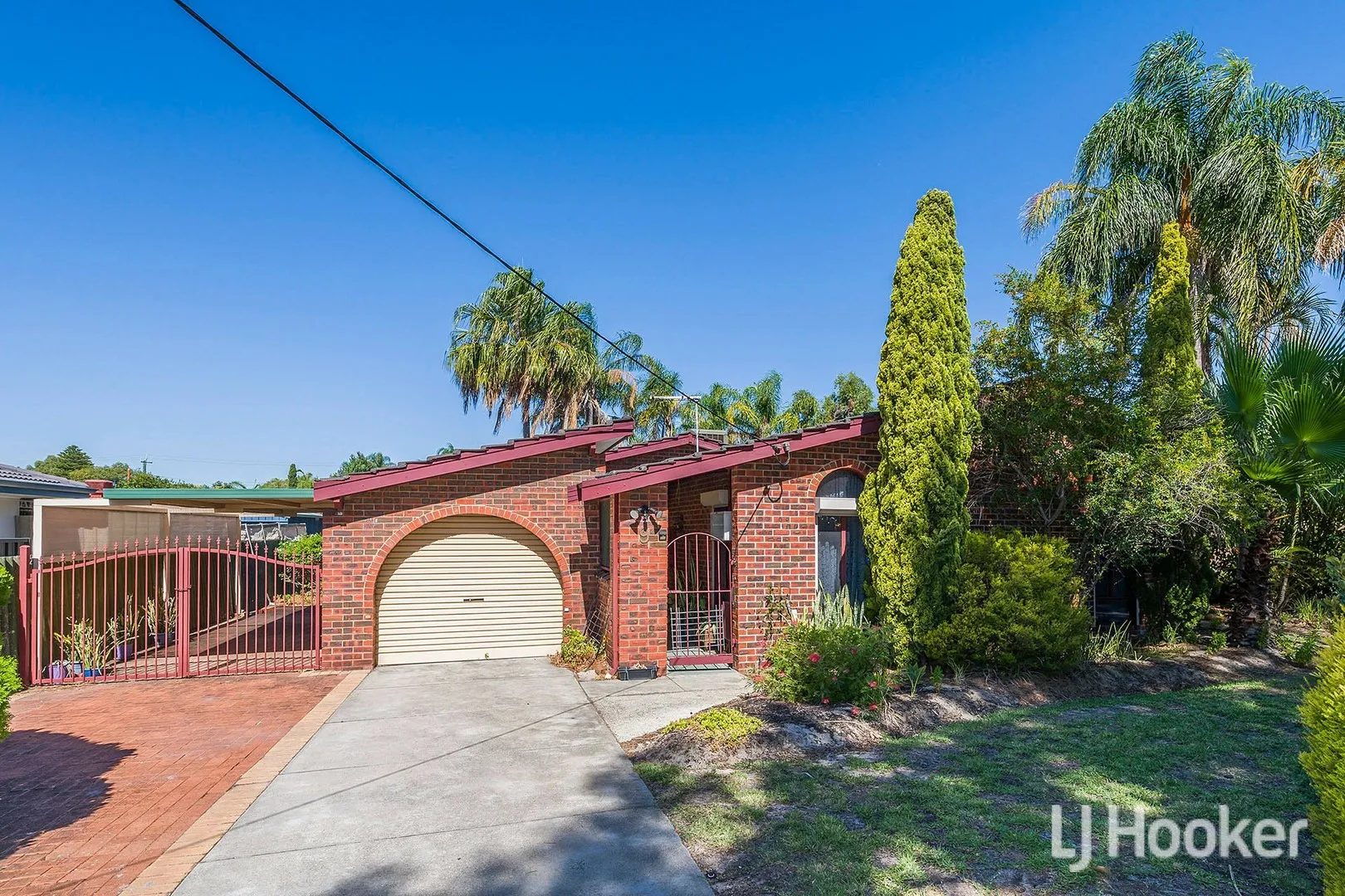 Family Home Plus Loads of Extras, Thornlie