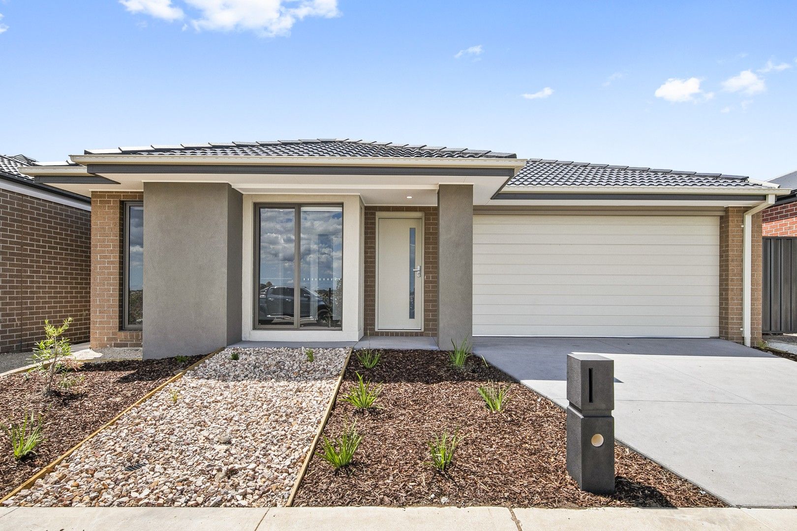 4 bedrooms House in 405 Maracana Avenue MANOR LAKES VIC, 3024