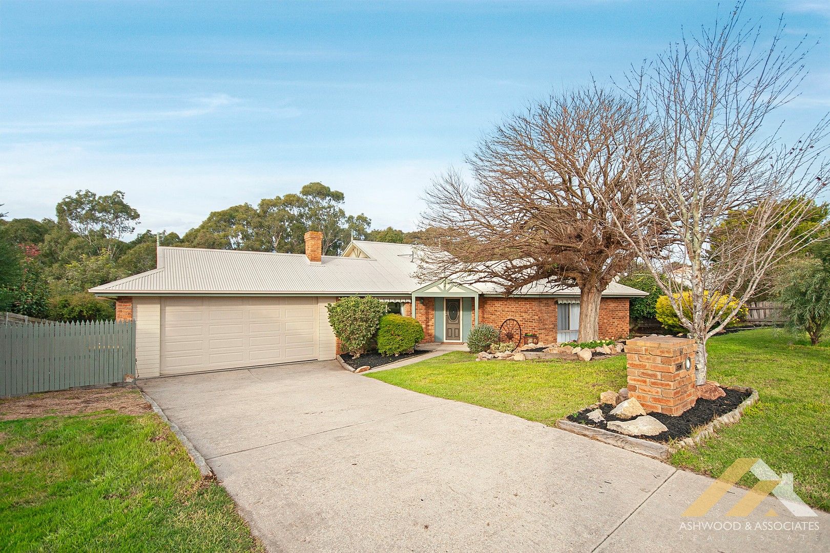 4 bedrooms House in 61 Harnham Dr BAIRNSDALE VIC, 3875