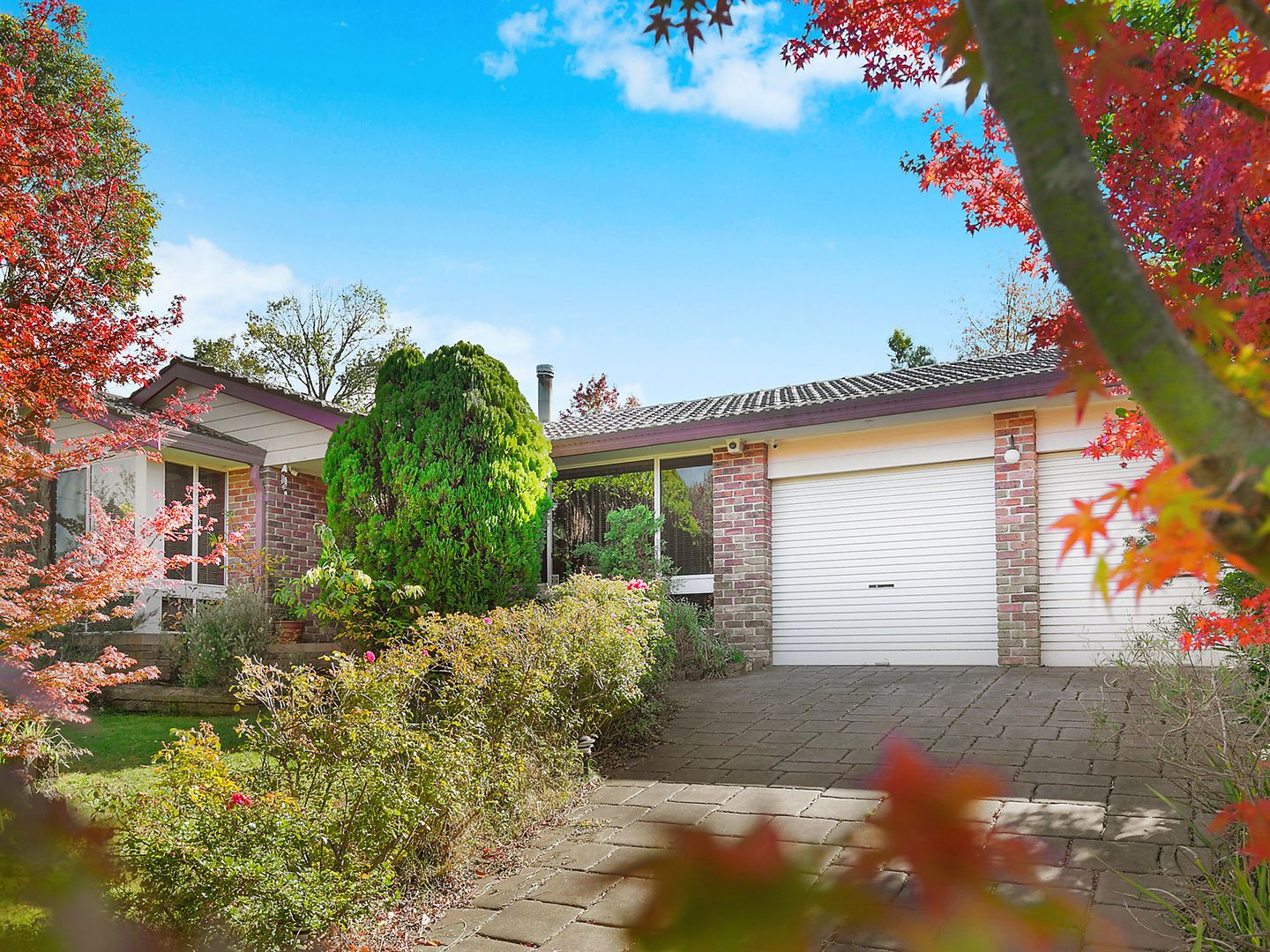 4 bedrooms House in 27 Cook Road WENTWORTH FALLS NSW, 2782