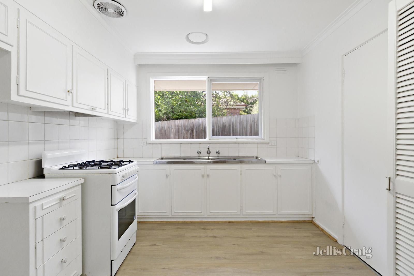 2/58 Windsor Crescent, Surrey Hills VIC 3127, Image 2