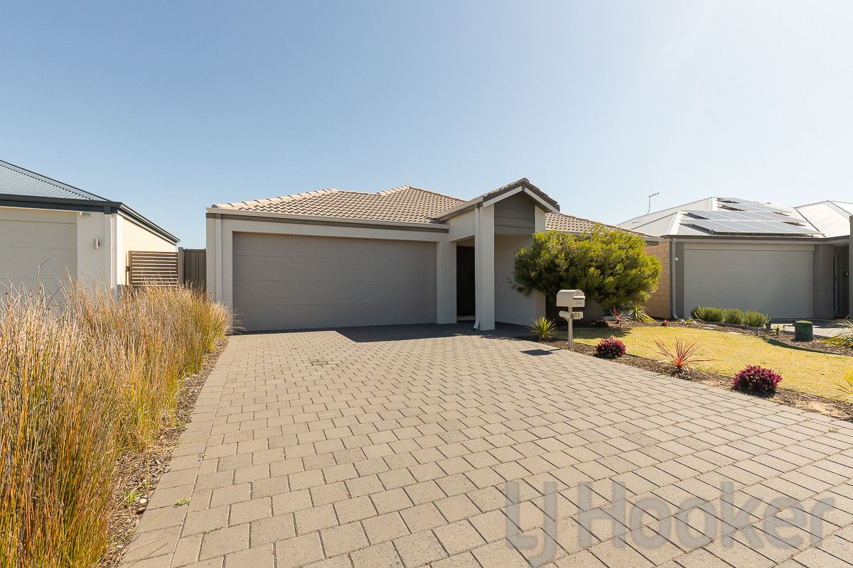 4 bedrooms House in 11 Rochdale Circle MEADOW SPRINGS WA, 6210