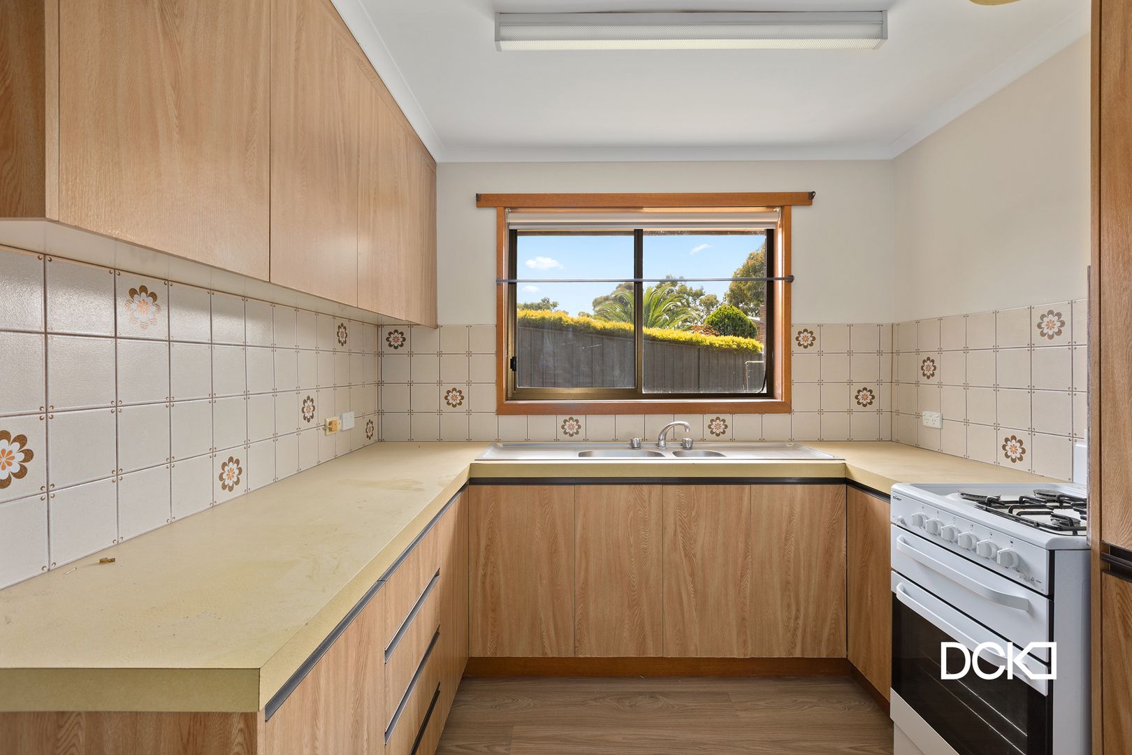 2/2 Tenzing Court, Strathdale VIC 3550, Image 2