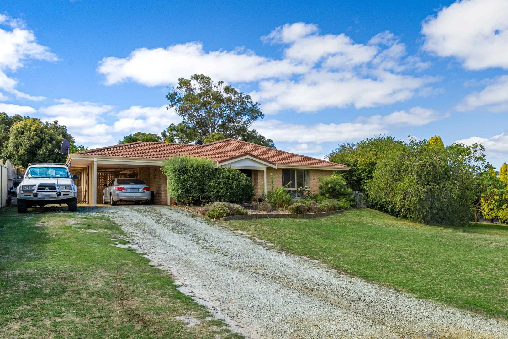 32 Whidby Street, Orana WA 6330