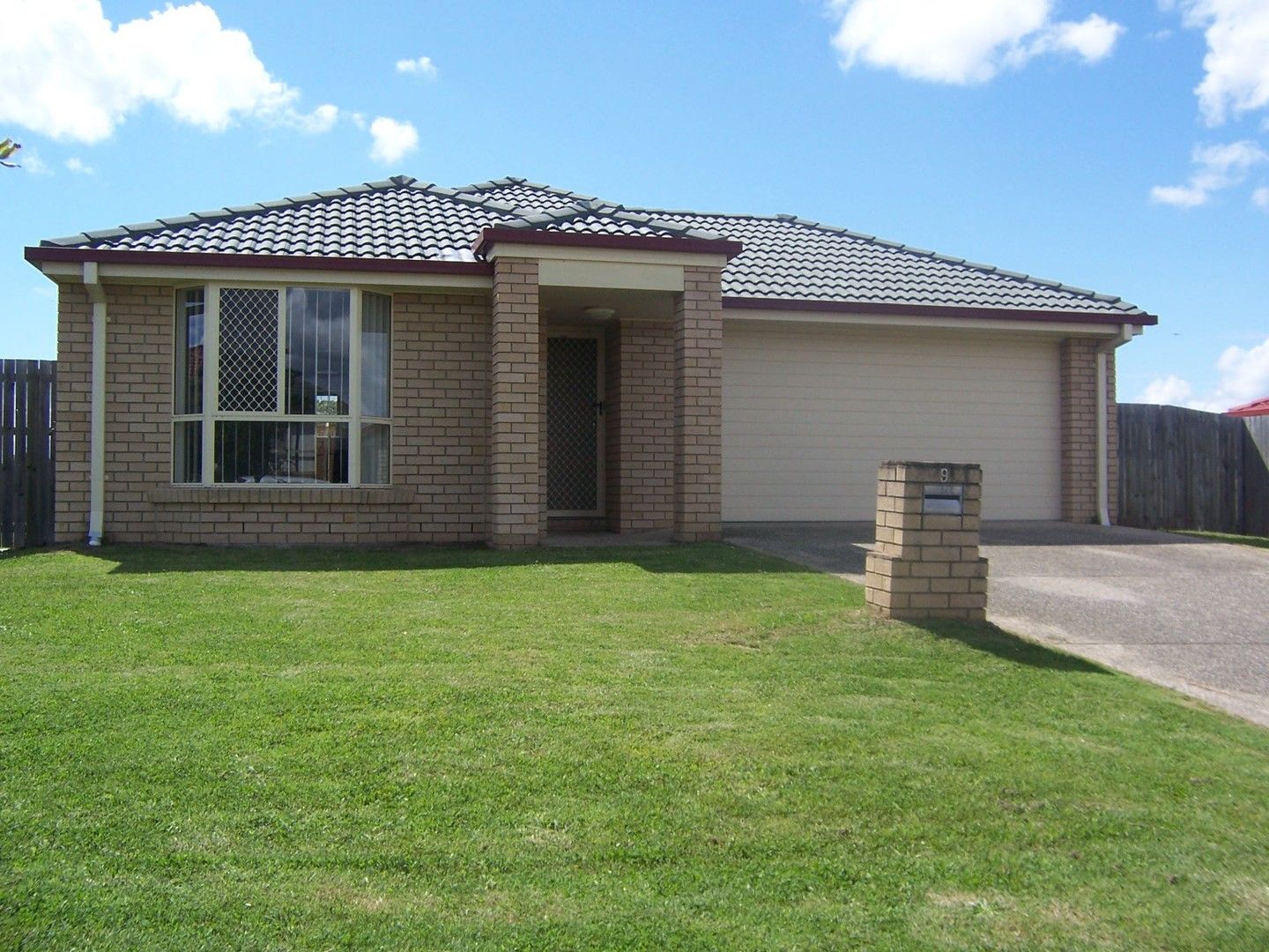 4 bedrooms House in 9 Riverbend Crescent MORAYFIELD QLD, 4506