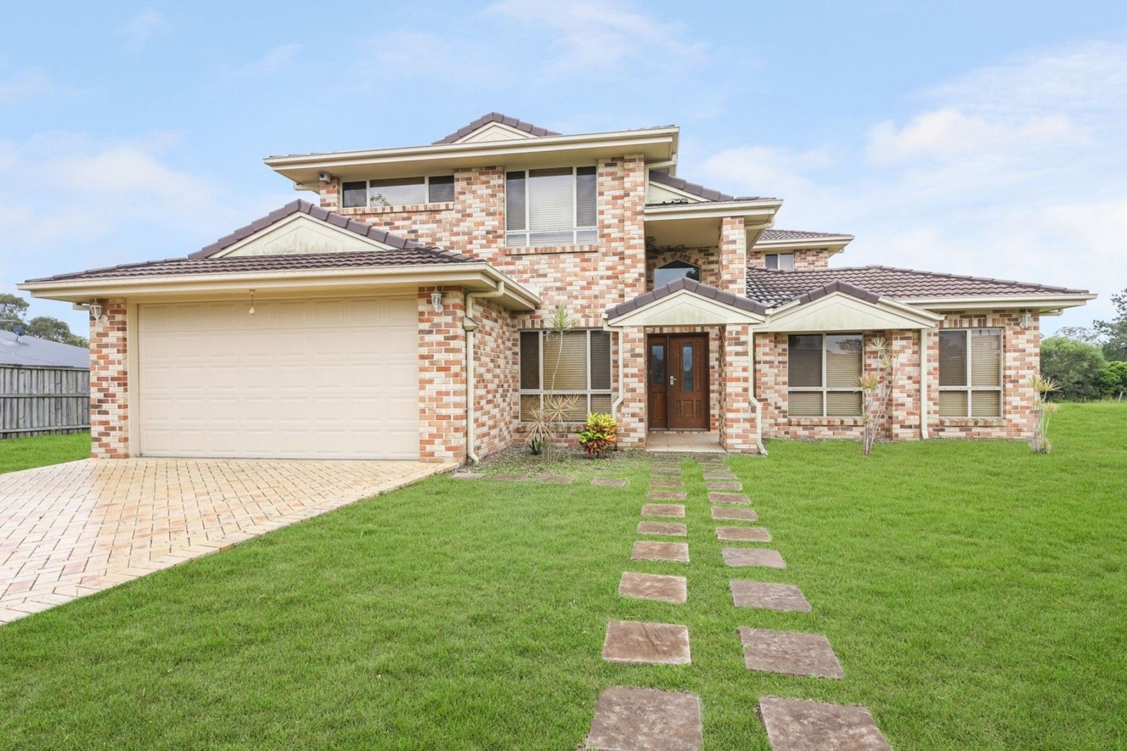 5 bedrooms House in 37 Longbow Crescent FORESTDALE QLD, 4118