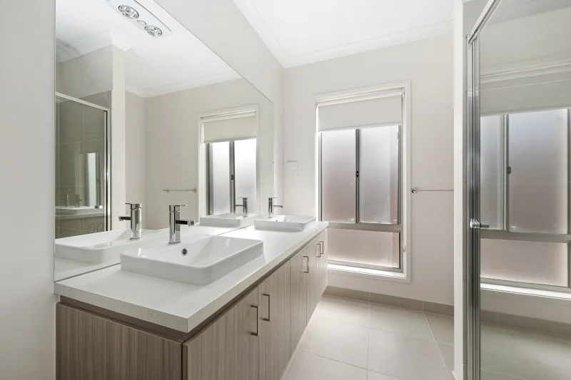 Additional image 9 of 72 Cinnamon Drive, Lake Gardens VIC 3355