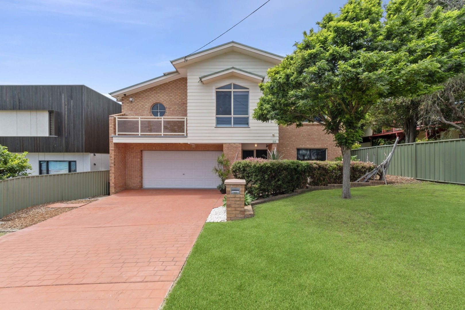 5 bedrooms House in 14 Boondi Street MALUA BAY NSW, 2536