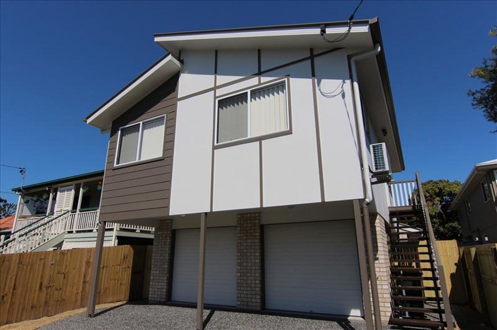 2 bedrooms Apartment / Unit / Flat in 2/3 Hutton Avenue WYNNUM QLD, 4178
