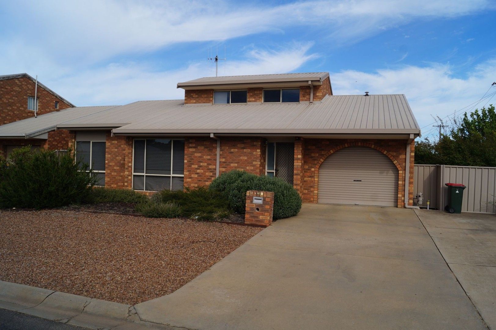 2 bedrooms Townhouse in 2/23 Russell Street NUMURKAH VIC, 3636