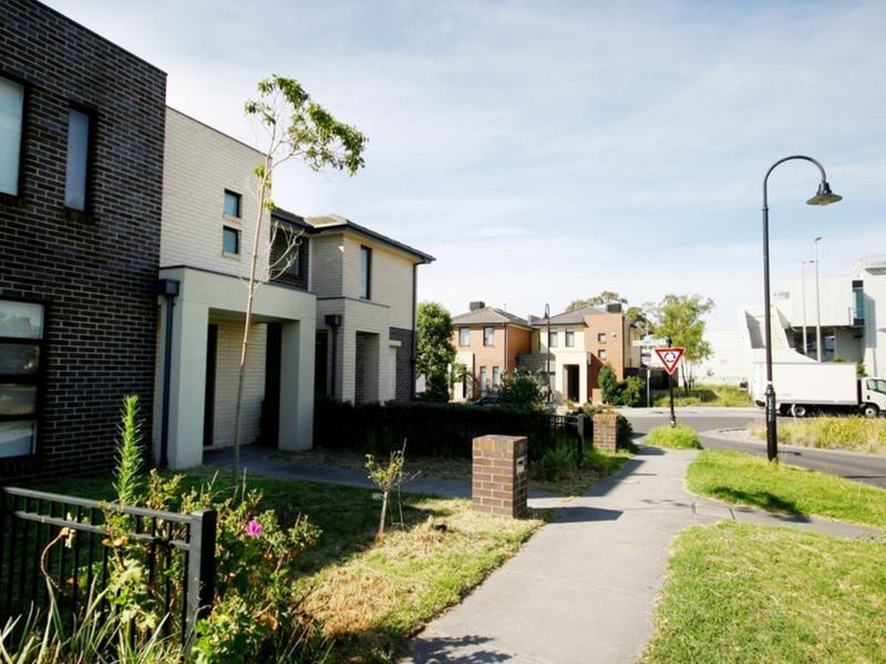 39 Evergreen Boulevard, Clayton South VIC 3169 Townhouse For Rent