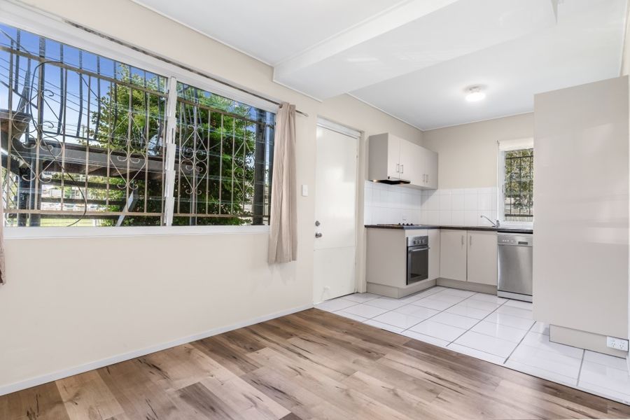 1 bedrooms Apartment / Unit / Flat in 3/9 Woodford Street HOLLAND PARK QLD, 4121
