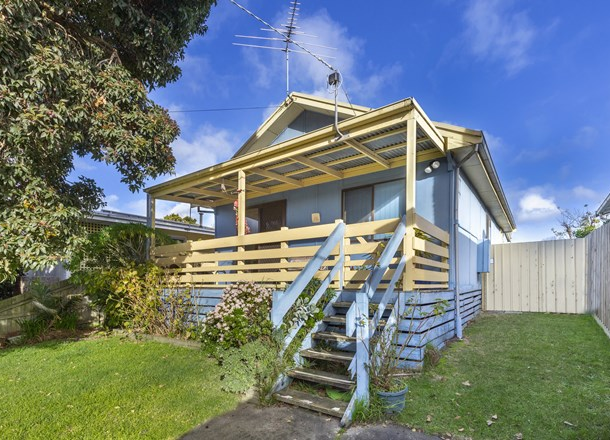 122 Ninth Avenue, Rosebud VIC 3939