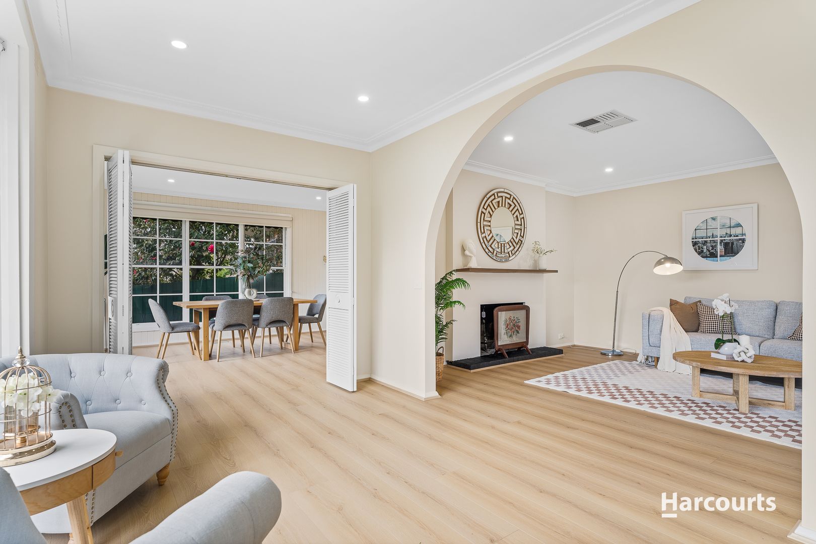 8 Glendowan Road, Mount Waverley VIC 3149, Image 2