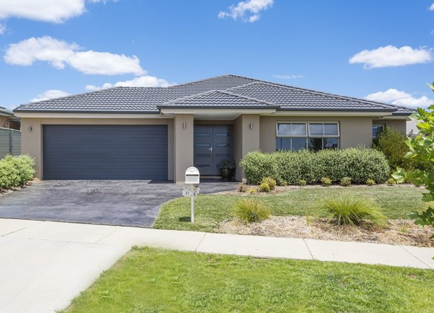 27 Lanark Drive, Junortoun VIC 3551