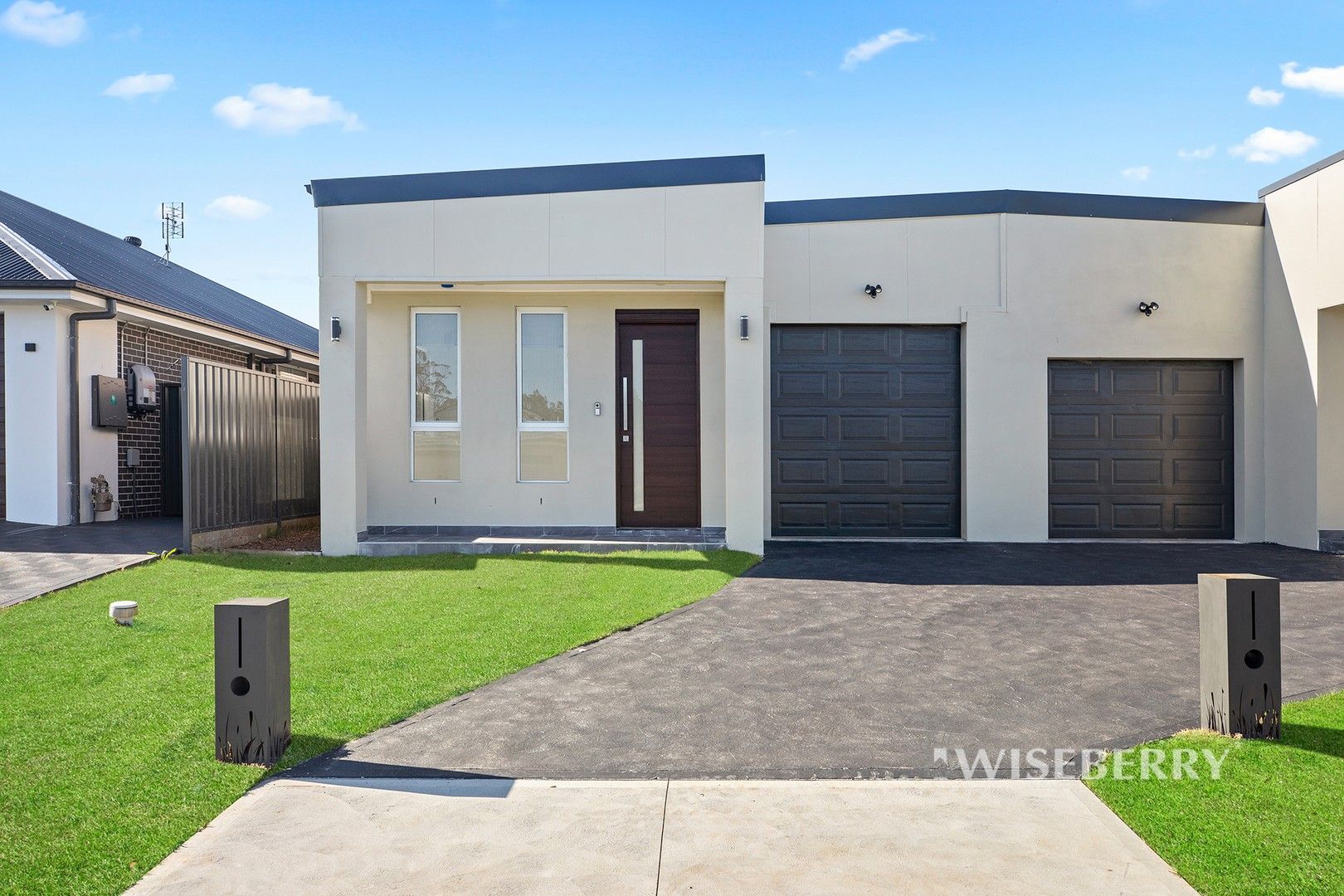 3 bedrooms Duplex in 27a Columbus St HAMLYN TERRACE NSW, 2259