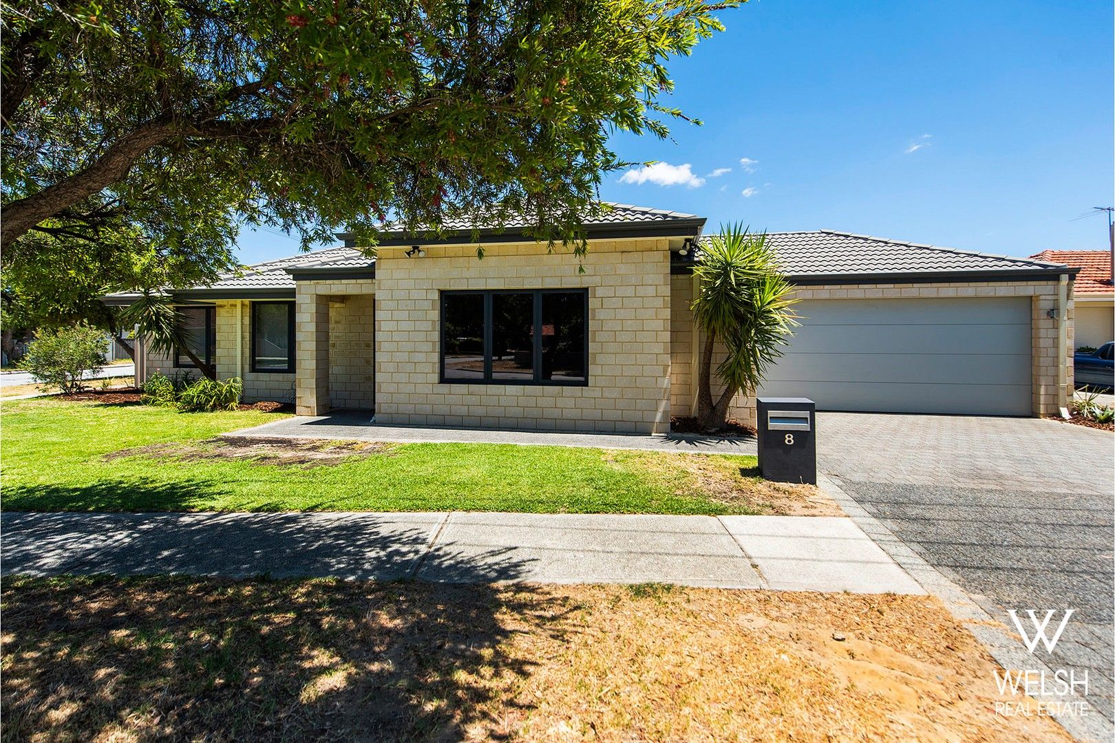 4 bedrooms House in 8 Brand Street CLOVERDALE WA, 6105