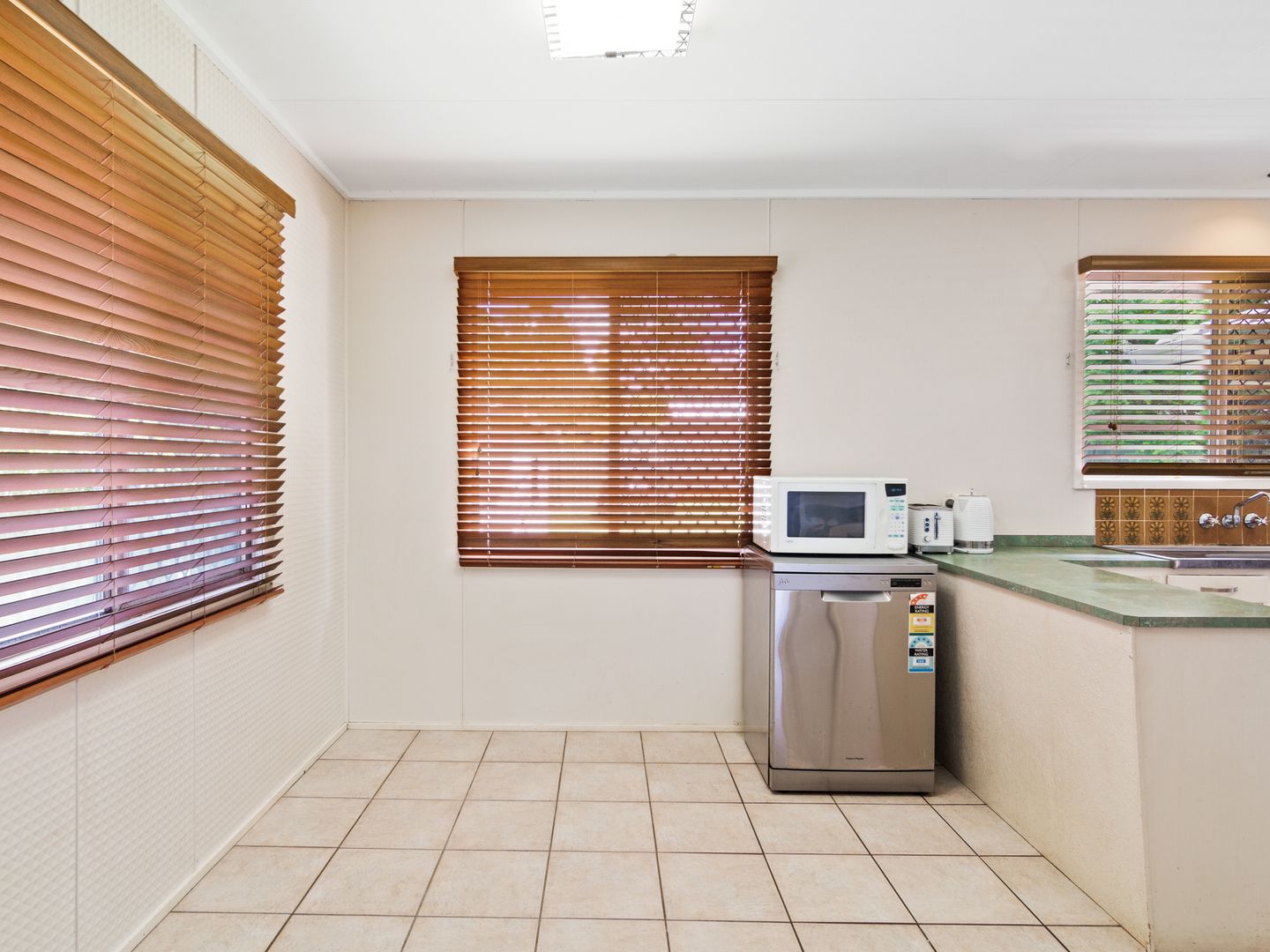 8 Kane Street, Centenary Heights QLD 4350, Image 2