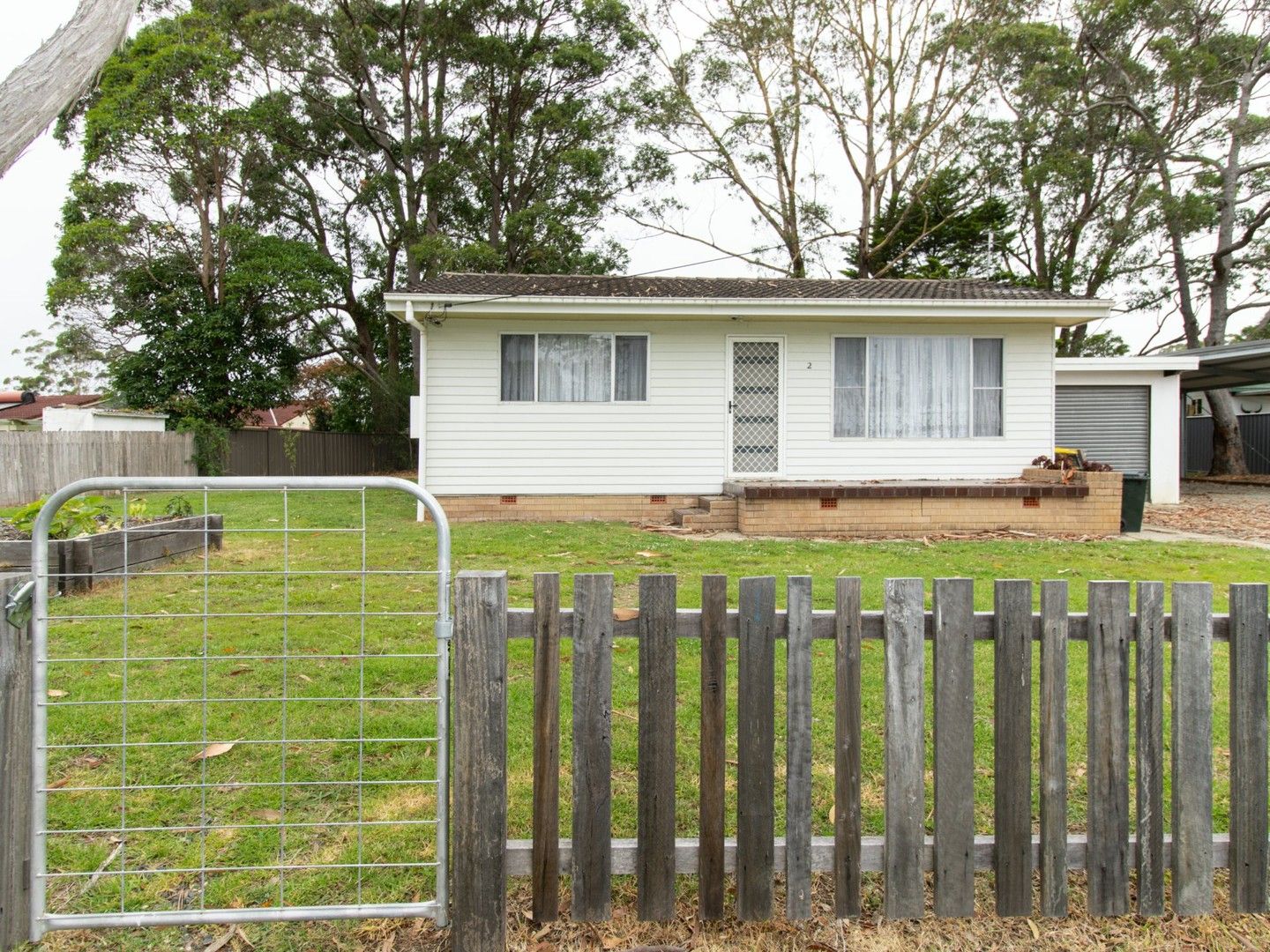 2 bedrooms House in 2 Suncrest Avenue SUSSEX INLET NSW, 2540