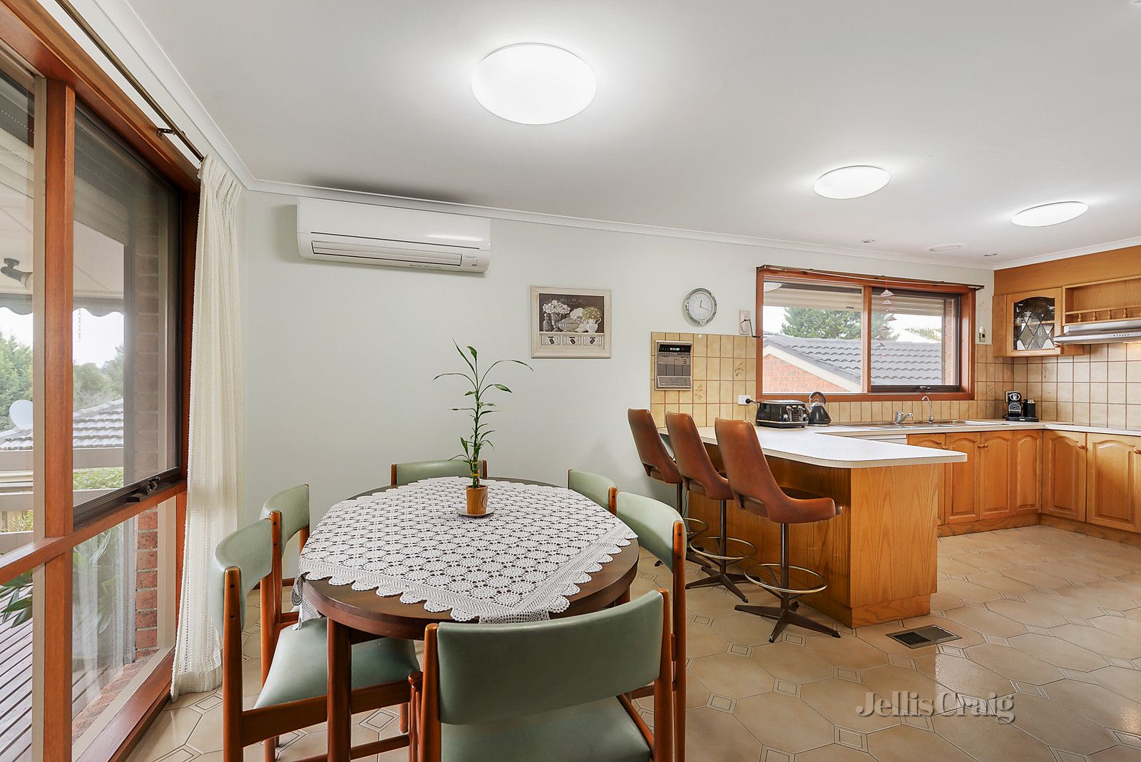 62 Huntingfield Drive, Doncaster East VIC 3109, Image 2