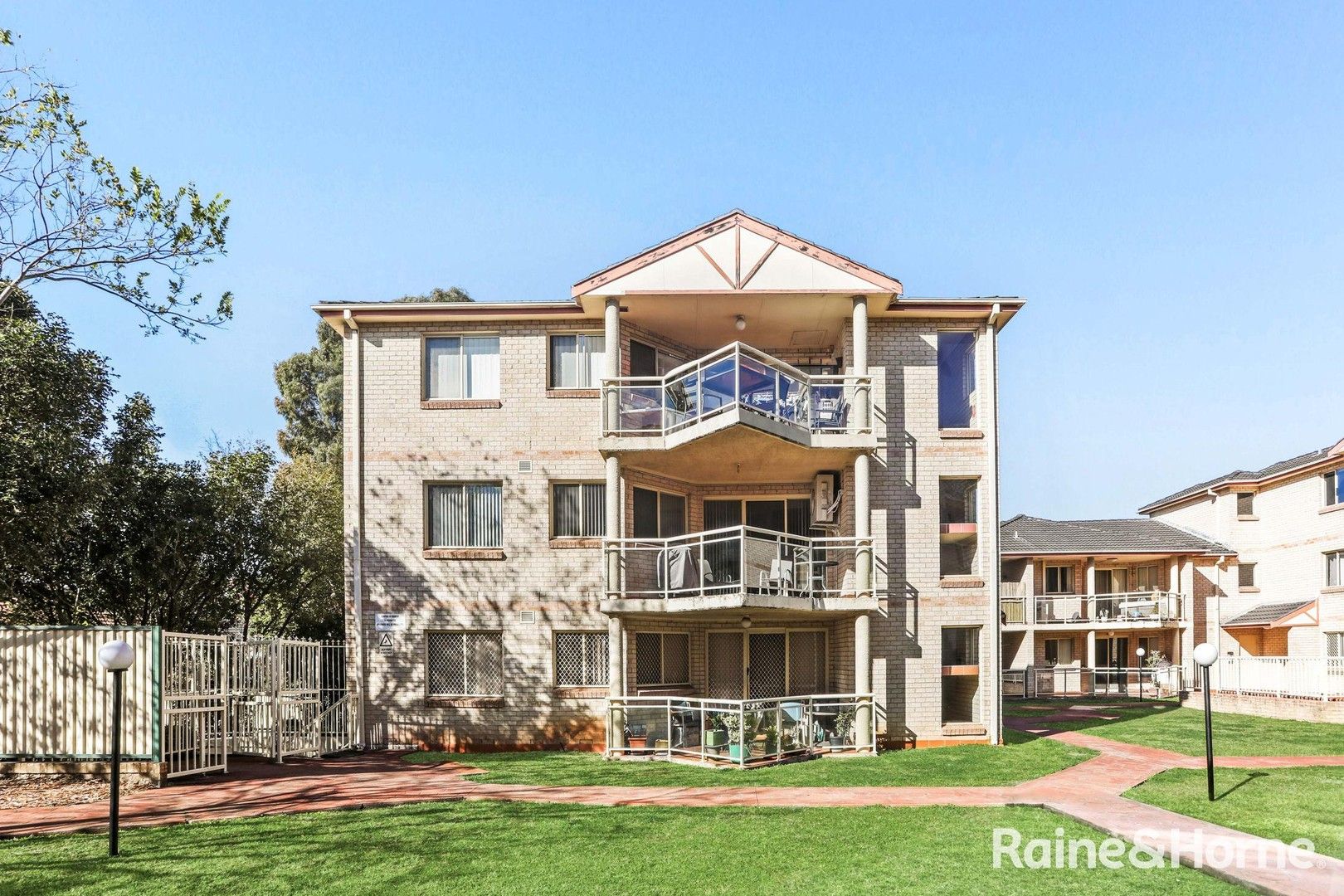 2 bedrooms Apartment / Unit / Flat in 15/1 Hillview Street ROSELANDS NSW, 2196