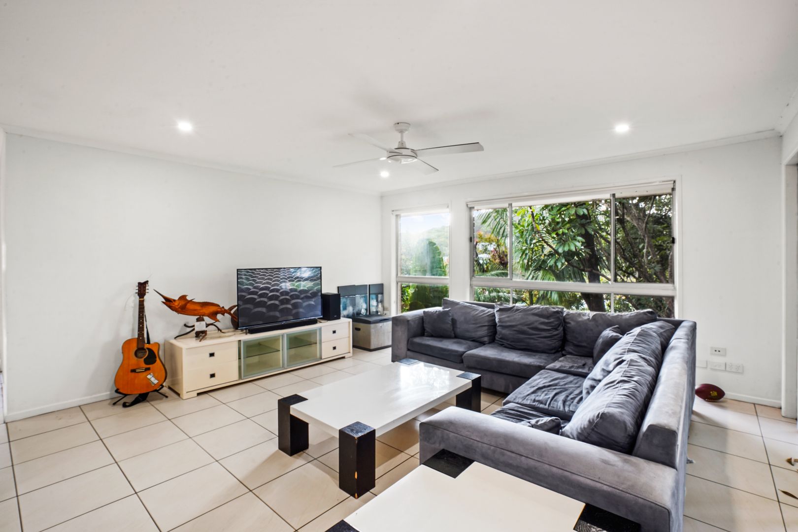 6/7 Albert Street, Burleigh Heads QLD 4220, Image 2