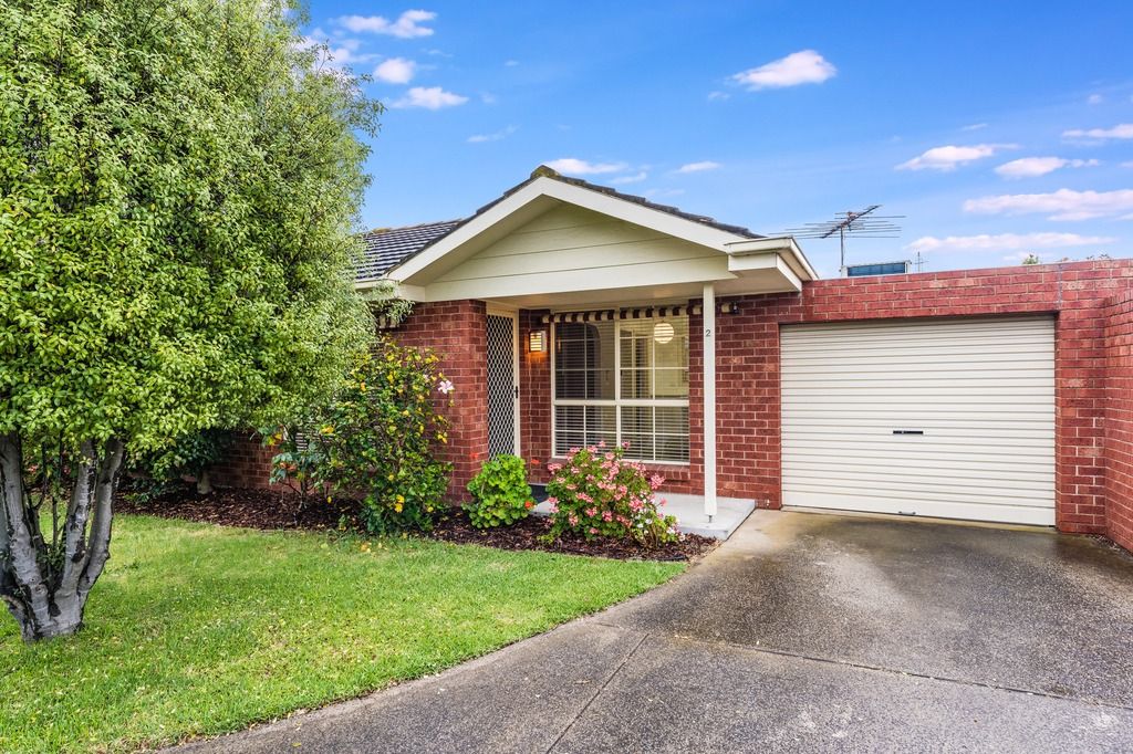 2 bedrooms Apartment / Unit / Flat in 2/6 Basin Rise HIGHTON VIC, 3216