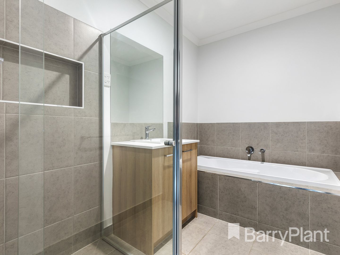 14 Moore Way, Lucas VIC 3350, Image 2