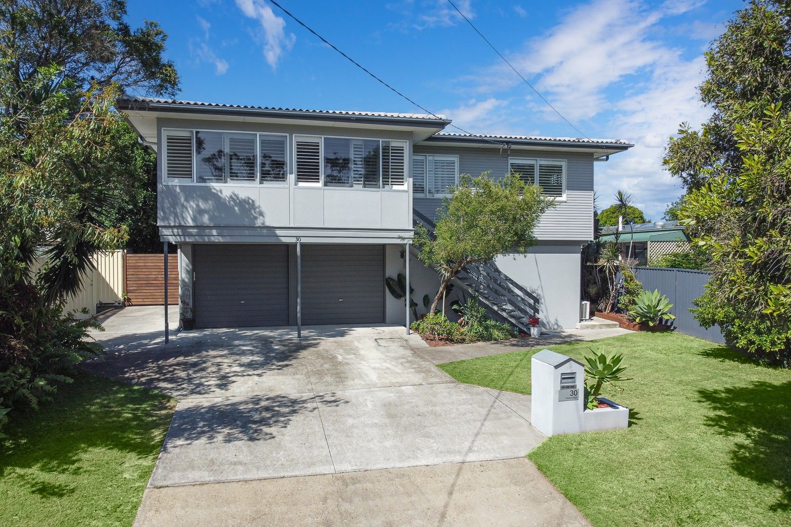 3 bedrooms House in 30 Wave Street KIPPA-RING QLD, 4021
