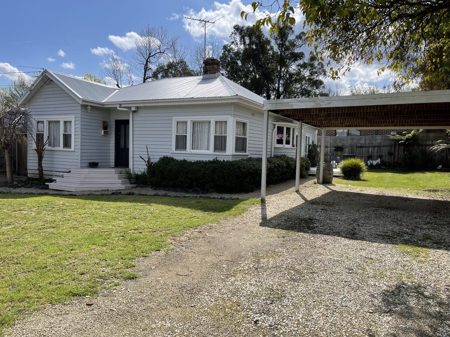 2 bedrooms House in 13 Elamo Road HEALESVILLE VIC, 3777